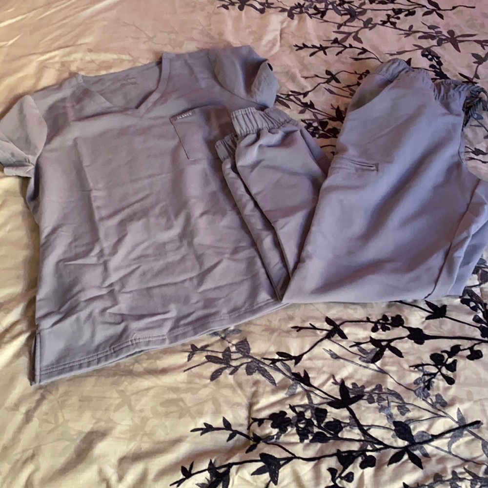 JAANUU jogger scrub set